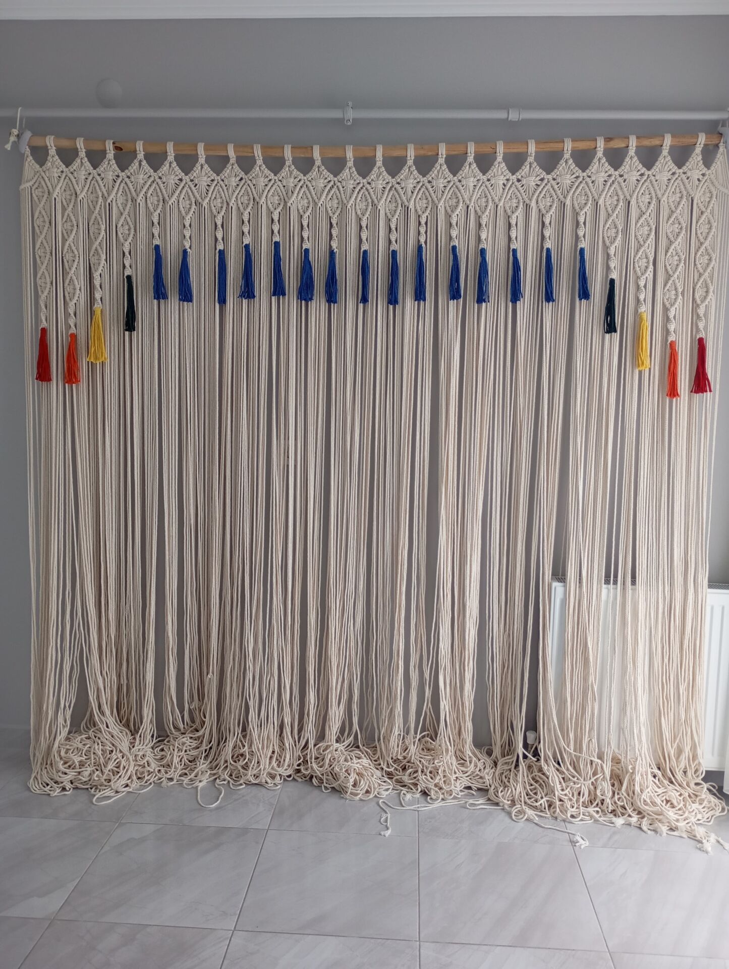 En 230 boy 250 makrome cam perde duvar süsü