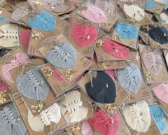 100 Adet Etiketli Jelatin Poşetli Yaprak  Model  Makrome Anahtarlık