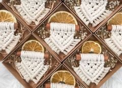 Kutulu Mağnetli Tarçın Çubuklu Mıknatıslı Makrome Anahtarlık Söz Nişan Kına Nikah Şekeri