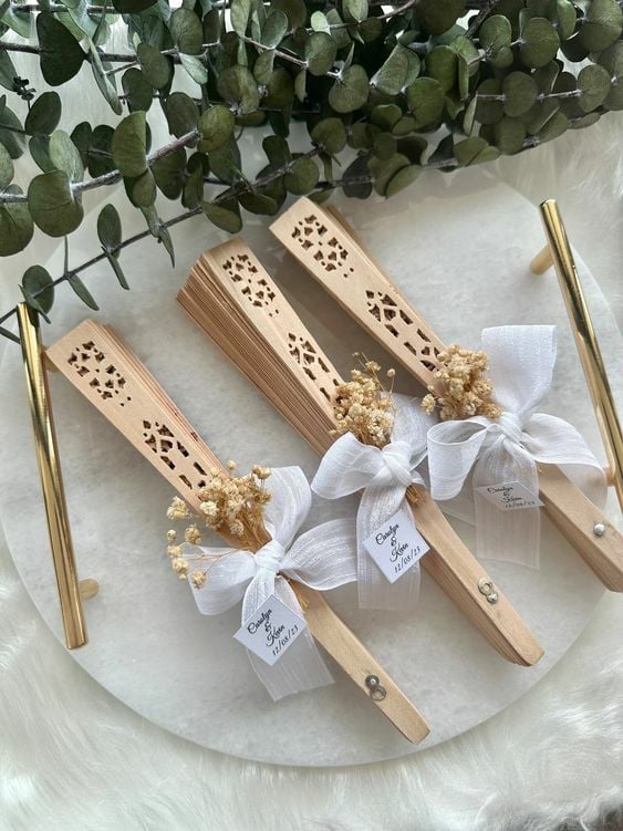 10 Adet Hediyelik Yelpaze Söz Nişan   Kına Gecesi Hediyelikleri Ahşap Yelpaze İsme Özel Yazı Yazılır KREM