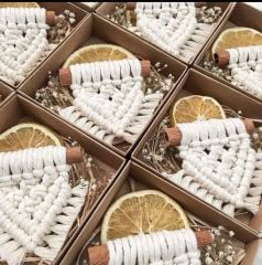 100 Adet Kutulu Mağnetli Portakallı Tarçın Çubuklu Mıknatıslı Makrome Anahtarlık Söz Nişan Kına Nikah Şekeri KREM