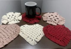 Sevgililer Gününe Özel Kalpli Bardak Altlığı 3 Adet Alana 1 adet hediye Makrome Bardak , Mum Altlığı Ve Sunum luk Makrome Fincan Altlığı