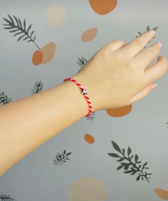 50 Adet Kırmızı Beyaz Ip Nazar Boncuklu Marteniçka Bileklik- Şans Bilekliği 8 Mart Kadınlar Günü Hediyesi(Kopya)