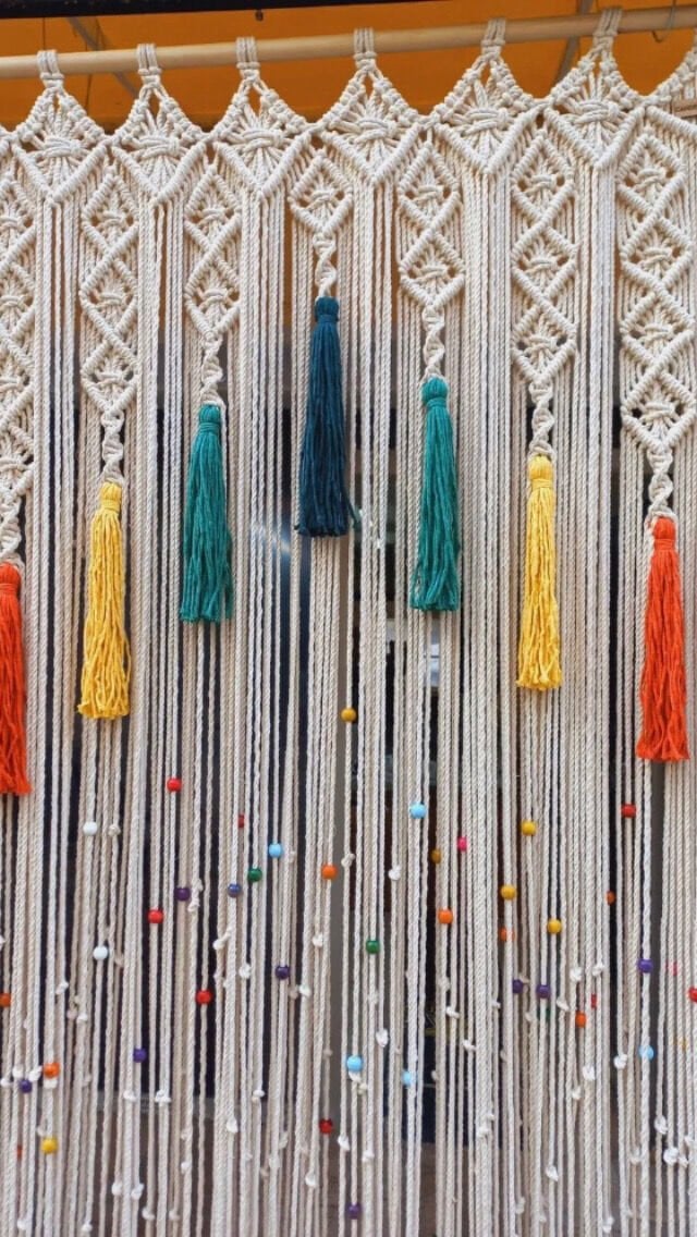 Renkli Püsküllü Rustik Ağaç Hediye Makrome Kapı Süsü Kapı Sinekliği Dekoratif Süs 100 x 200 cm(Kopya)