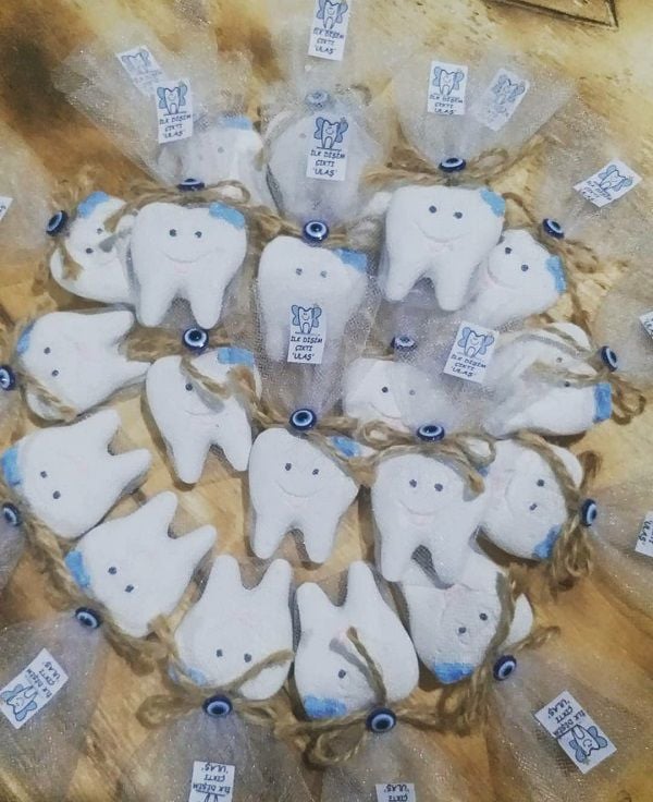 10 Adet Diş Buğday Hediyelik Etiketli Mağnet Mıknatıslı Bebek Şekeri  Kokulu Taş Beyaz