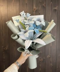1 Bukette 6 çiçek vardır Sevdiklerinize kalıcı hediye solmayan Şönil çiçek hediye etmek istermisiniz siparişi için dm den wassaptan 05353296323 den bize ulaşabilirsiniz